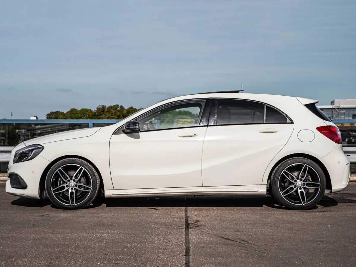 200 AMG Night Edition 156 PK AUT | Panoramadak | LED | Camera | Apple Carplay/Android Auto | 18"