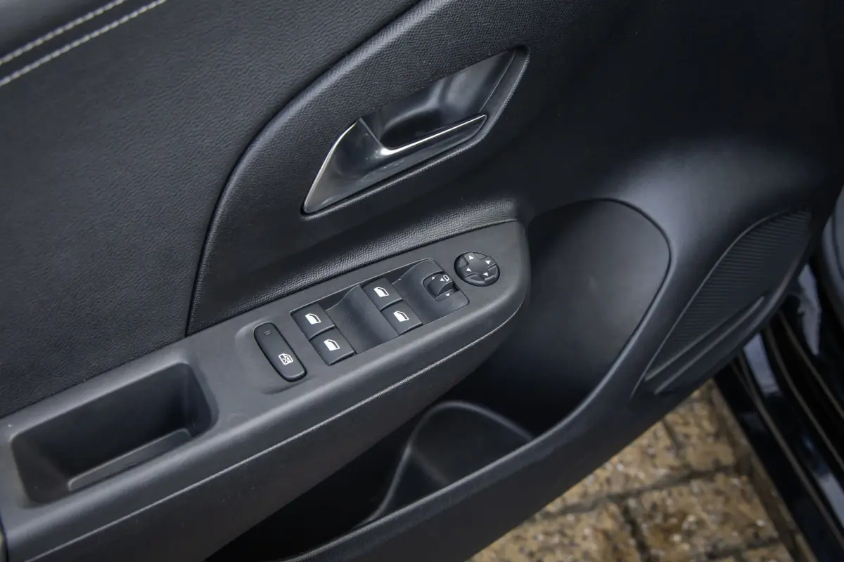 1.2 Turbo Hybrid GS | Apple Carplay/Android Auto | Achteruitrijcamera | Cruise control | Parkeersensoren voor + achter | | Achteruitrijcamera | Airco | Apple Carplay/Android Auto|telefoonint