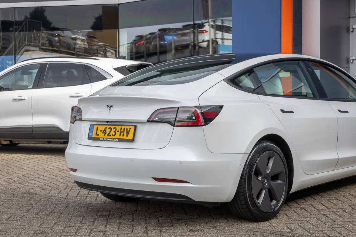 Long Range AWD 75 kWh | Panoramadak | Voorstoelen verwarmd | Dodehoek detectie | Keyless | Cruise control adaptief met Stop&Go en stuurhulp | Dodehoek detectie | Keyless start