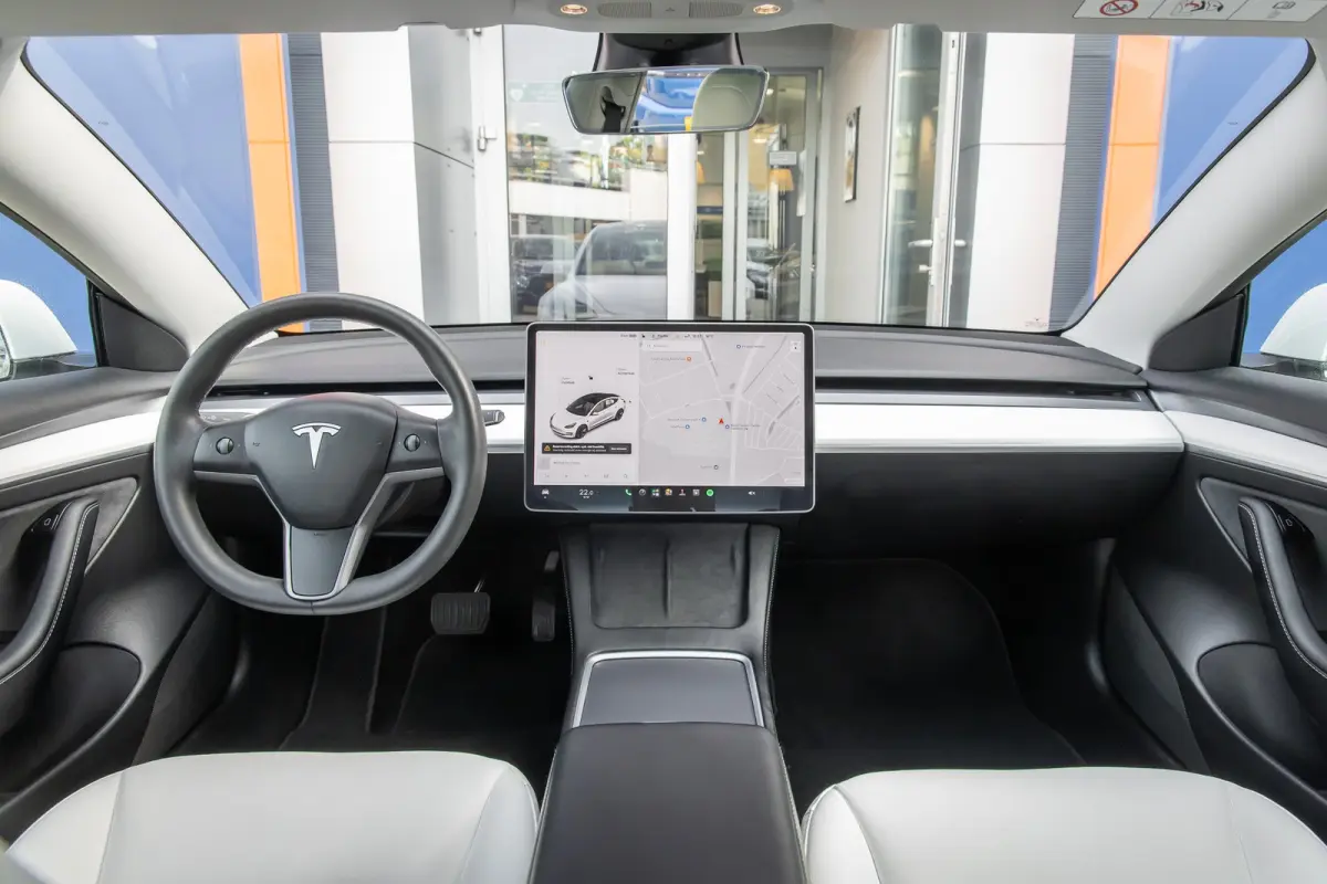 Long Range AWD 75 kWh | Panoramadak | Voorstoelen verwarmd | Dodehoek detectie | Keyless | Cruise control adaptief met Stop&Go en stuurhulp | Dodehoek detectie | Keyless start