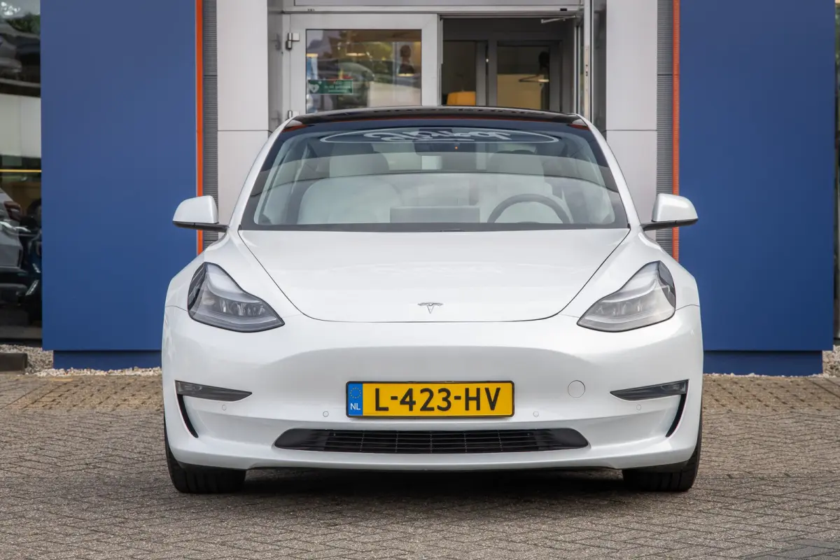 Long Range AWD 75 kWh | Panoramadak | Voorstoelen verwarmd | Dodehoek detectie | Keyless | Cruise control adaptief met Stop&Go en stuurhulp | Dodehoek detectie | Keyless start