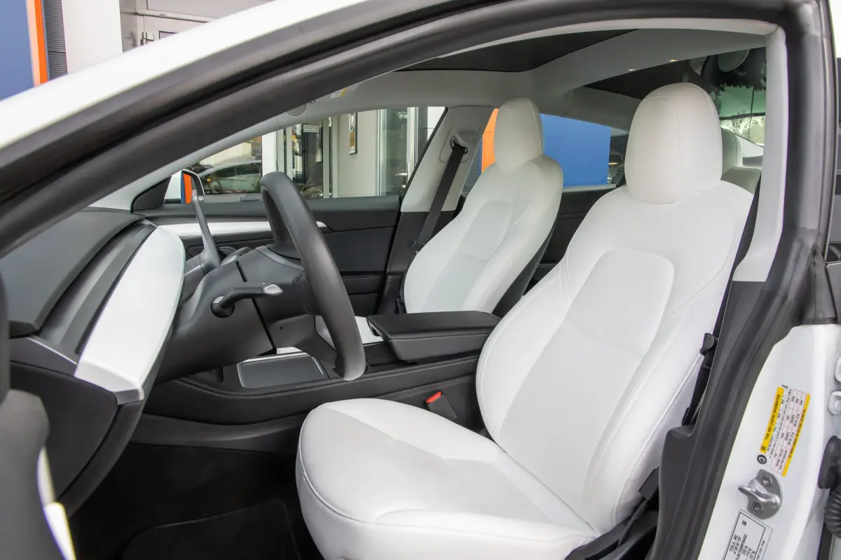 Long Range AWD 75 kWh | Panoramadak | Voorstoelen verwarmd | Dodehoek detectie | Keyless | Cruise control adaptief met Stop&Go en stuurhulp | Dodehoek detectie | Keyless start