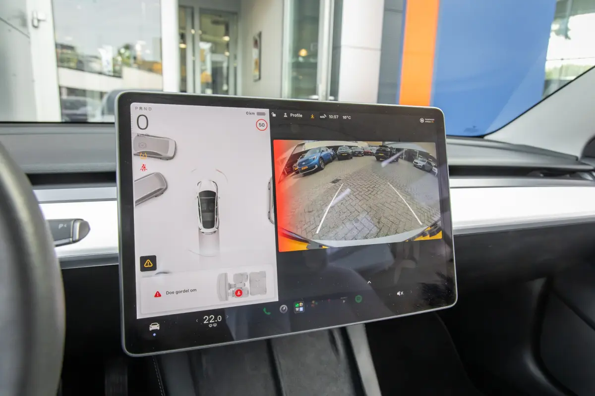 Long Range AWD 75 kWh | Panoramadak | Voorstoelen verwarmd | Dodehoek detectie | Keyless | Cruise control adaptief met Stop&Go en stuurhulp | Dodehoek detectie | Keyless start