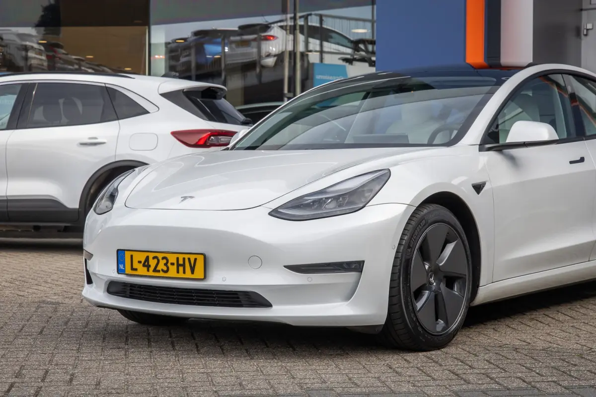 Long Range AWD 75 kWh | Panoramadak | Voorstoelen verwarmd | Dodehoek detectie | Keyless | Cruise control adaptief met Stop&Go en stuurhulp | Dodehoek detectie | Keyless start