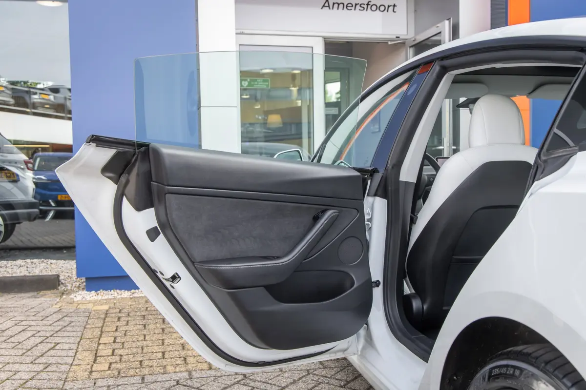 Long Range AWD 75 kWh | Panoramadak | Voorstoelen verwarmd | Dodehoek detectie | Keyless | Cruise control adaptief met Stop&Go en stuurhulp | Dodehoek detectie | Keyless start