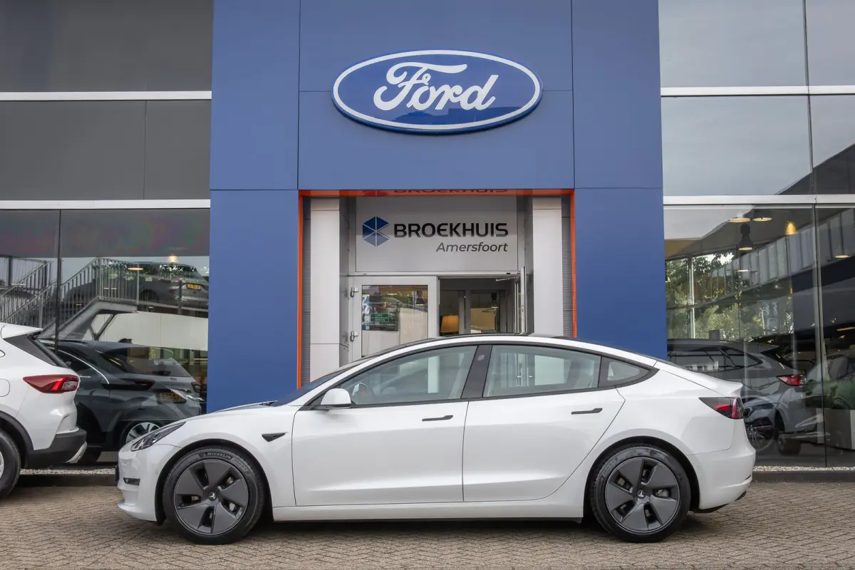 Long Range AWD 75 kWh | Panoramadak | Voorstoelen verwarmd | Dodehoek detectie | Keyless | Cruise control adaptief met Stop&Go en stuurhulp | Dodehoek detectie | Keyless start