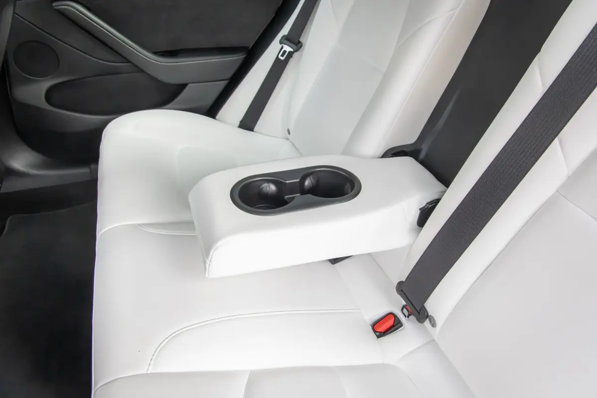 Long Range AWD 75 kWh | Panoramadak | Voorstoelen verwarmd | Dodehoek detectie | Keyless | Cruise control adaptief met Stop&Go en stuurhulp | Dodehoek detectie | Keyless start