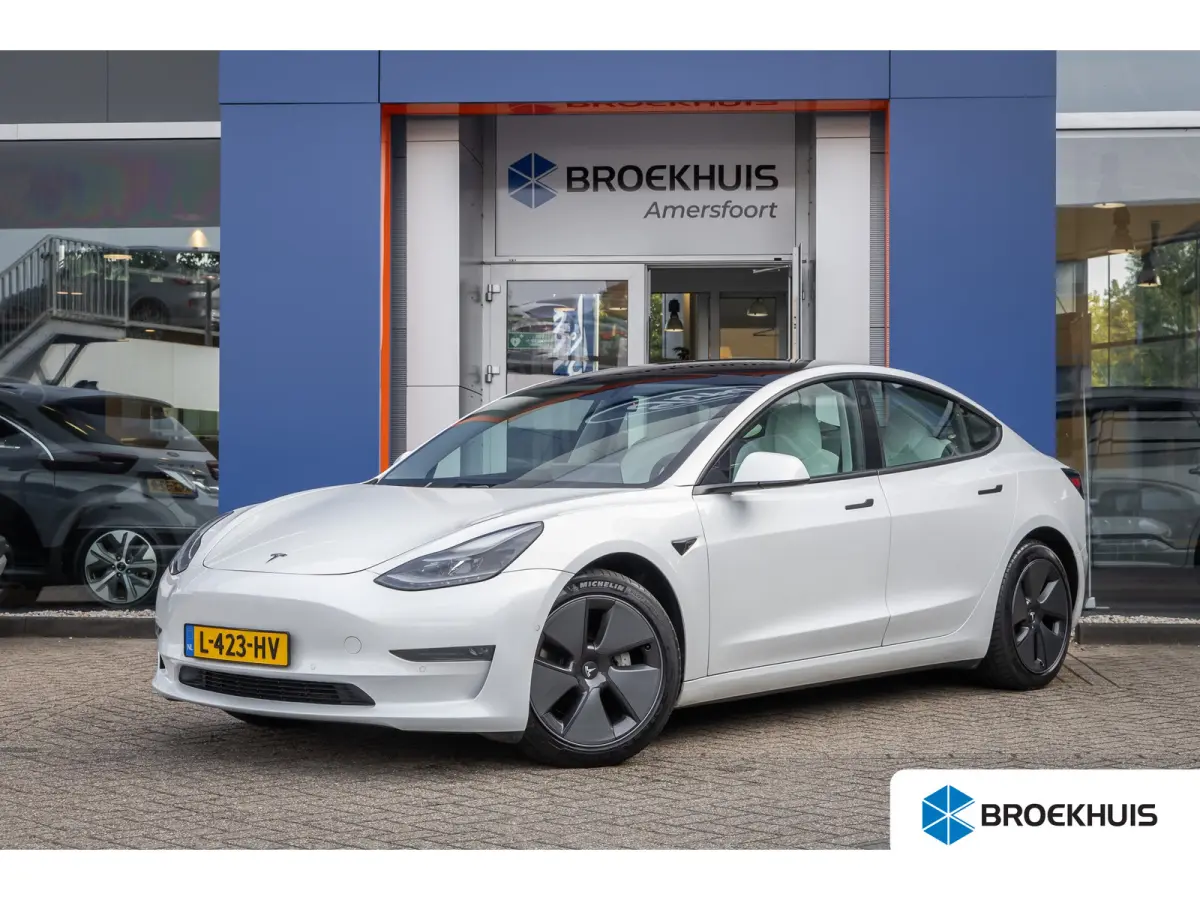 Long Range AWD 75 kWh | Panoramadak | Voorstoelen verwarmd | Dodehoek detectie | Keyless | Cruise control adaptief met Stop&Go en stuurhulp | Dodehoek detectie | Keyless start