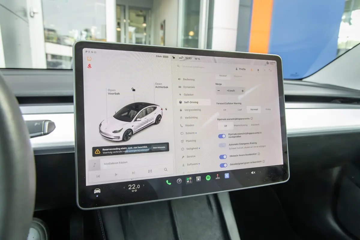 Long Range AWD 75 kWh | Panoramadak | Voorstoelen verwarmd | Dodehoek detectie | Keyless | Cruise control adaptief met Stop&Go en stuurhulp | Dodehoek detectie | Keyless start