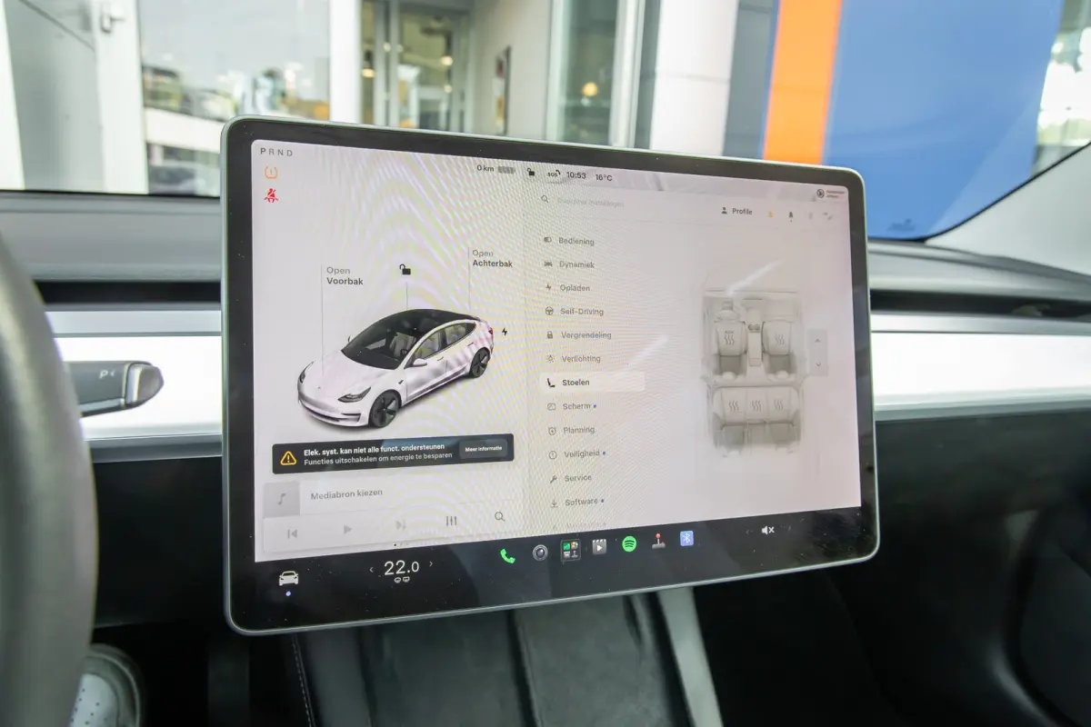 Long Range AWD 75 kWh | Panoramadak | Voorstoelen verwarmd | Dodehoek detectie | Keyless | Cruise control adaptief met Stop&Go en stuurhulp | Dodehoek detectie | Keyless start