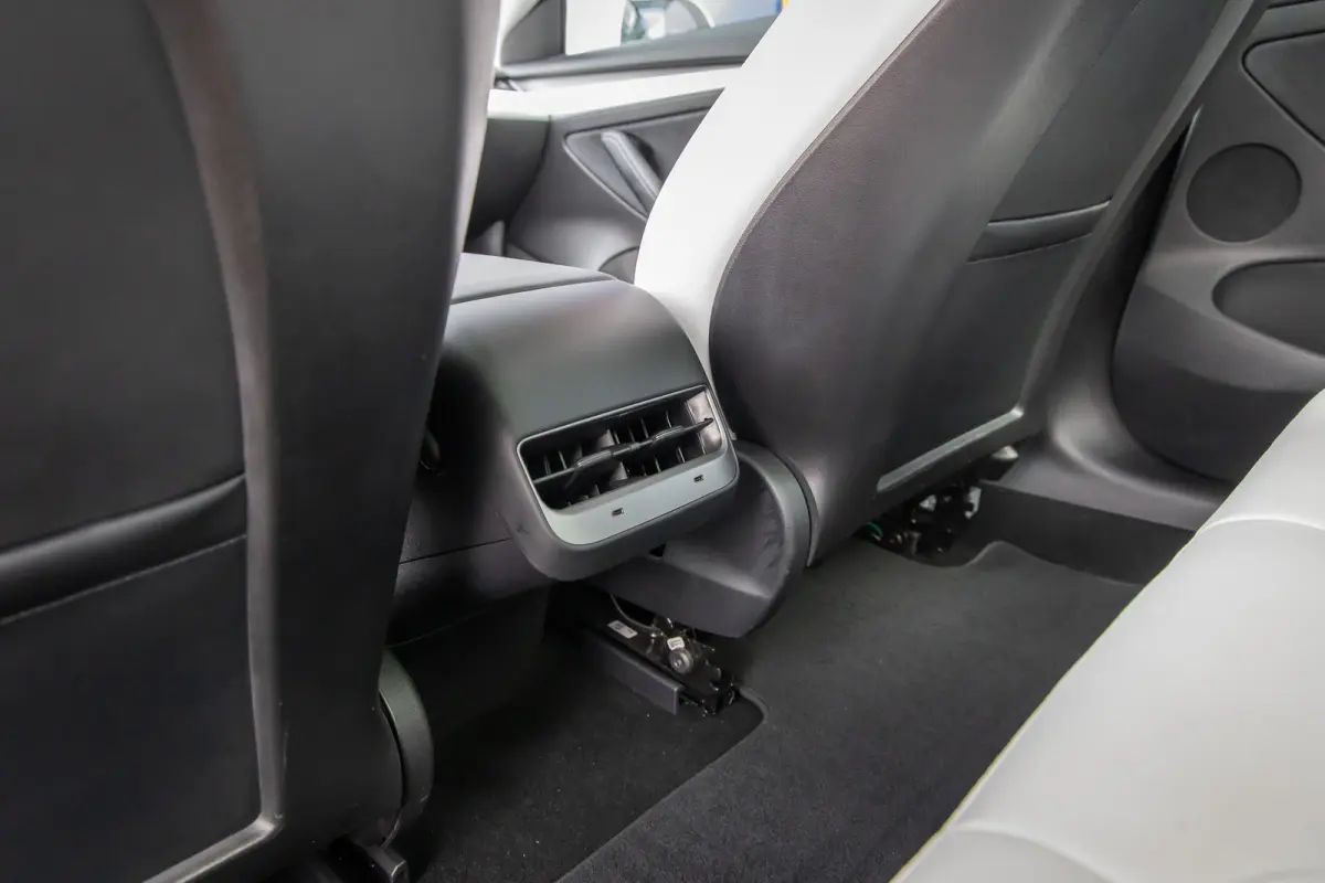 Long Range AWD 75 kWh | Panoramadak | Voorstoelen verwarmd | Dodehoek detectie | Keyless | Cruise control adaptief met Stop&Go en stuurhulp | Dodehoek detectie | Keyless start