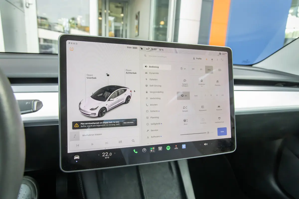 Long Range AWD 75 kWh | Panoramadak | Voorstoelen verwarmd | Dodehoek detectie | Keyless | Cruise control adaptief met Stop&Go en stuurhulp | Dodehoek detectie | Keyless start