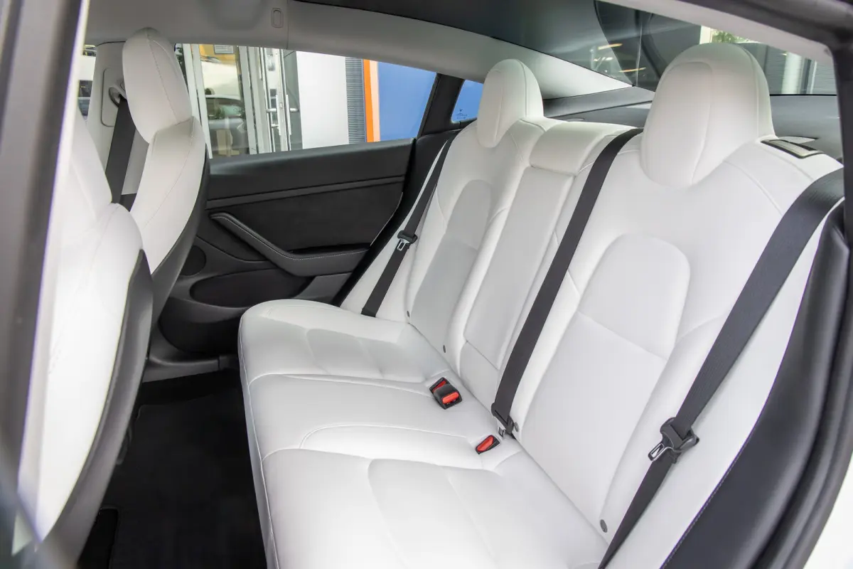 Long Range AWD 75 kWh | Panoramadak | Voorstoelen verwarmd | Dodehoek detectie | Keyless | Cruise control adaptief met Stop&Go en stuurhulp | Dodehoek detectie | Keyless start