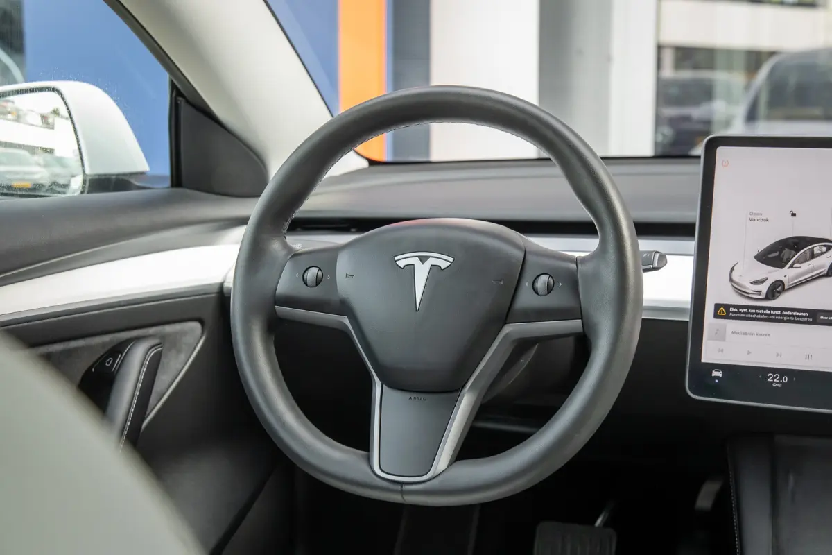 Long Range AWD 75 kWh | Panoramadak | Voorstoelen verwarmd | Dodehoek detectie | Keyless | Cruise control adaptief met Stop&Go en stuurhulp | Dodehoek detectie | Keyless start