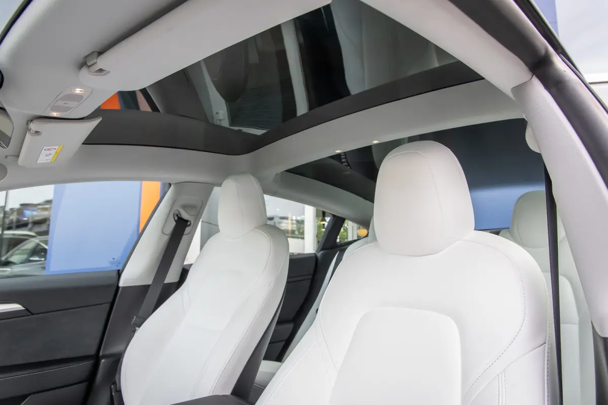 Long Range AWD 75 kWh | Panoramadak | Voorstoelen verwarmd | Dodehoek detectie | Keyless | Cruise control adaptief met Stop&Go en stuurhulp | Dodehoek detectie | Keyless start