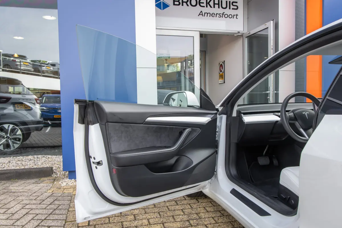 Long Range AWD 75 kWh | Panoramadak | Voorstoelen verwarmd | Dodehoek detectie | Keyless | Cruise control adaptief met Stop&Go en stuurhulp | Dodehoek detectie | Keyless start