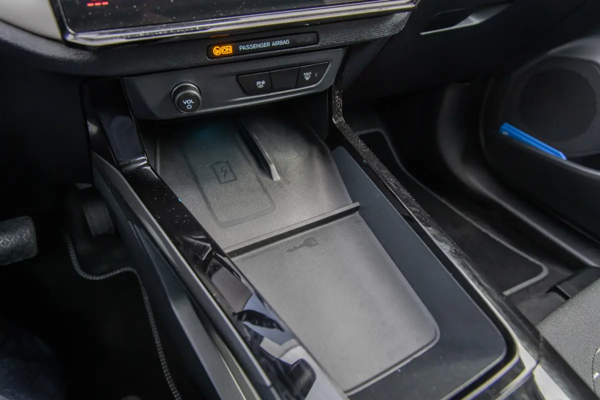 44 kWh | Camera | Stoel/stuur/voorruit verwarming | Apple Carplay/Android Auto | Full-LED | Digitaal dashboard | Nieuwstaat! | Achteruitrijcamera | Apple Carplay/Android Auto|telefoonintegra