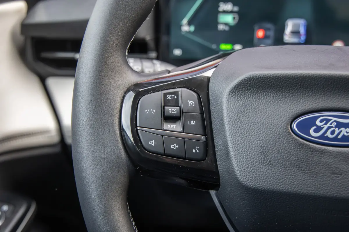 44 kWh | Camera | Stoel/stuur/voorruit verwarming | Apple Carplay/Android Auto | Full-LED | Digitaal dashboard | Nieuwstaat! | Achteruitrijcamera | Apple Carplay/Android Auto|telefoonintegra