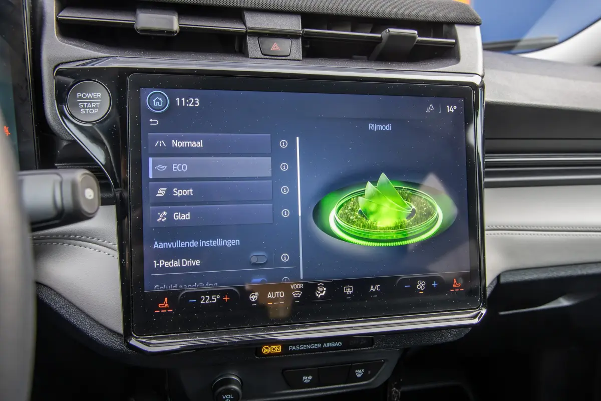 44 kWh | Camera | Stoel/stuur/voorruit verwarming | Apple Carplay/Android Auto | Full-LED | Digitaal dashboard | Nieuwstaat! | Achteruitrijcamera | Apple Carplay/Android Auto|telefoonintegra