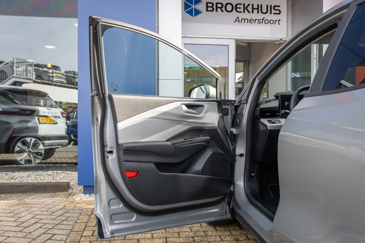 44 kWh | Camera | Stoel/stuur/voorruit verwarming | Apple Carplay/Android Auto | Full-LED | Digitaal dashboard | Nieuwstaat! | Achteruitrijcamera | Apple Carplay/Android Auto|telefoonintegra