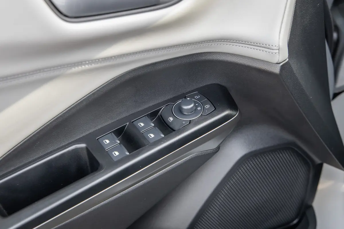 44 kWh | Camera | Stoel/stuur/voorruit verwarming | Apple Carplay/Android Auto | Full-LED | Digitaal dashboard | Nieuwstaat! | Achteruitrijcamera | Apple Carplay/Android Auto|telefoonintegra
