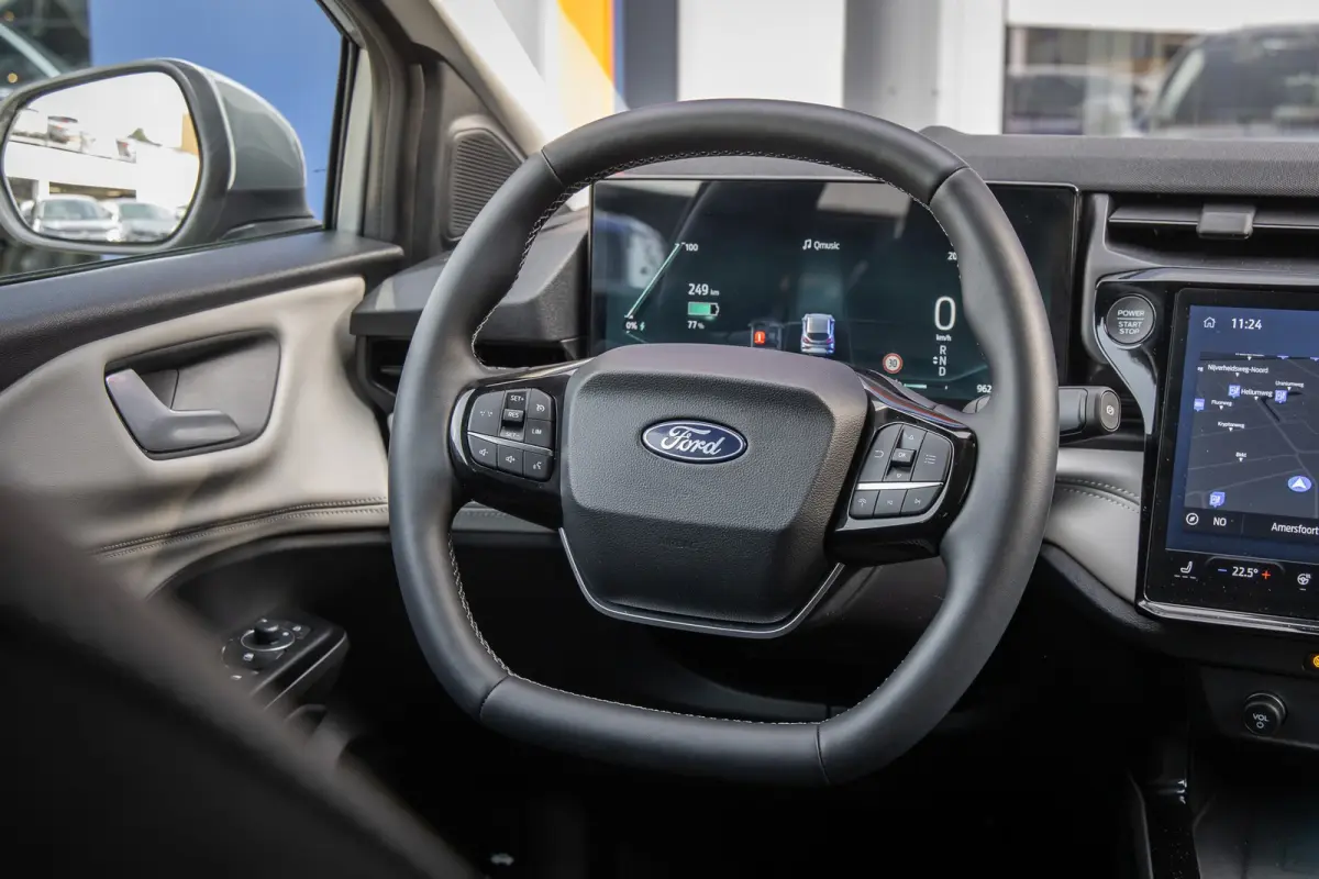 44 kWh | Camera | Stoel/stuur/voorruit verwarming | Apple Carplay/Android Auto | Full-LED | Digitaal dashboard | Nieuwstaat! | Achteruitrijcamera | Apple Carplay/Android Auto|telefoonintegra