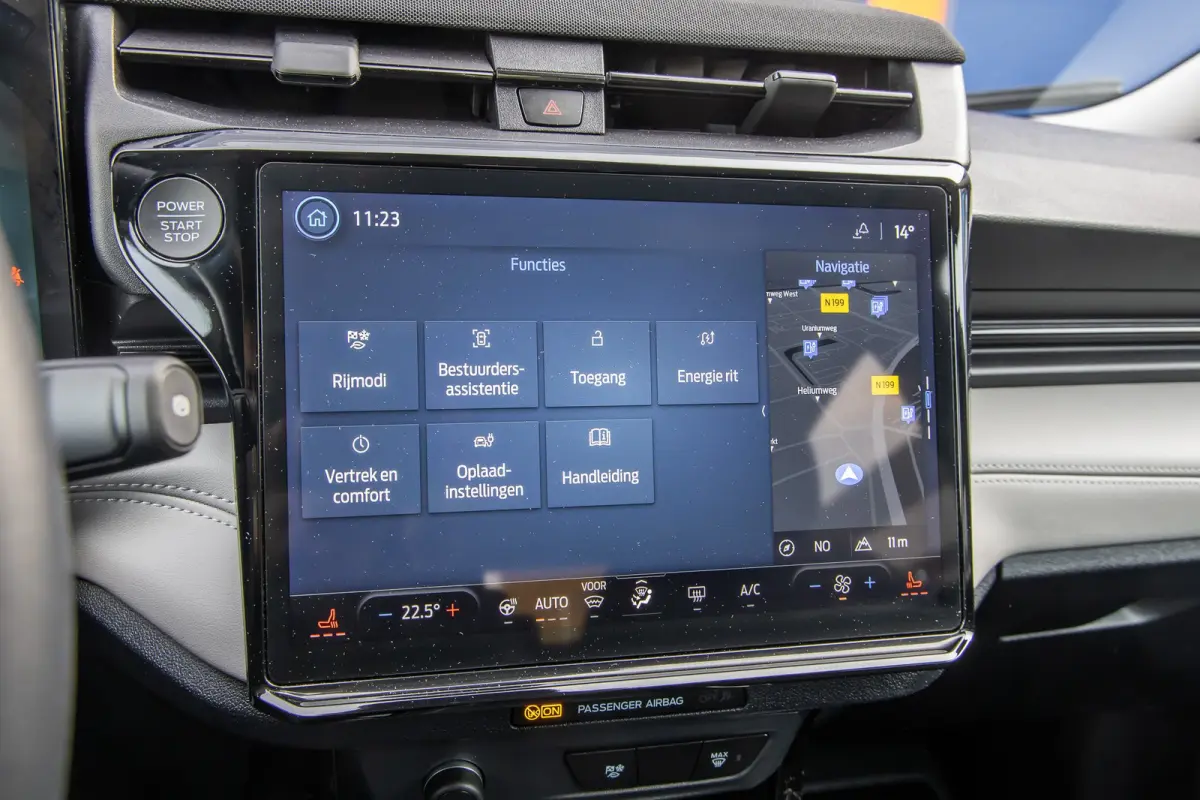 44 kWh | Camera | Stoel/stuur/voorruit verwarming | Apple Carplay/Android Auto | Full-LED | Digitaal dashboard | Nieuwstaat! | Achteruitrijcamera | Apple Carplay/Android Auto|telefoonintegra