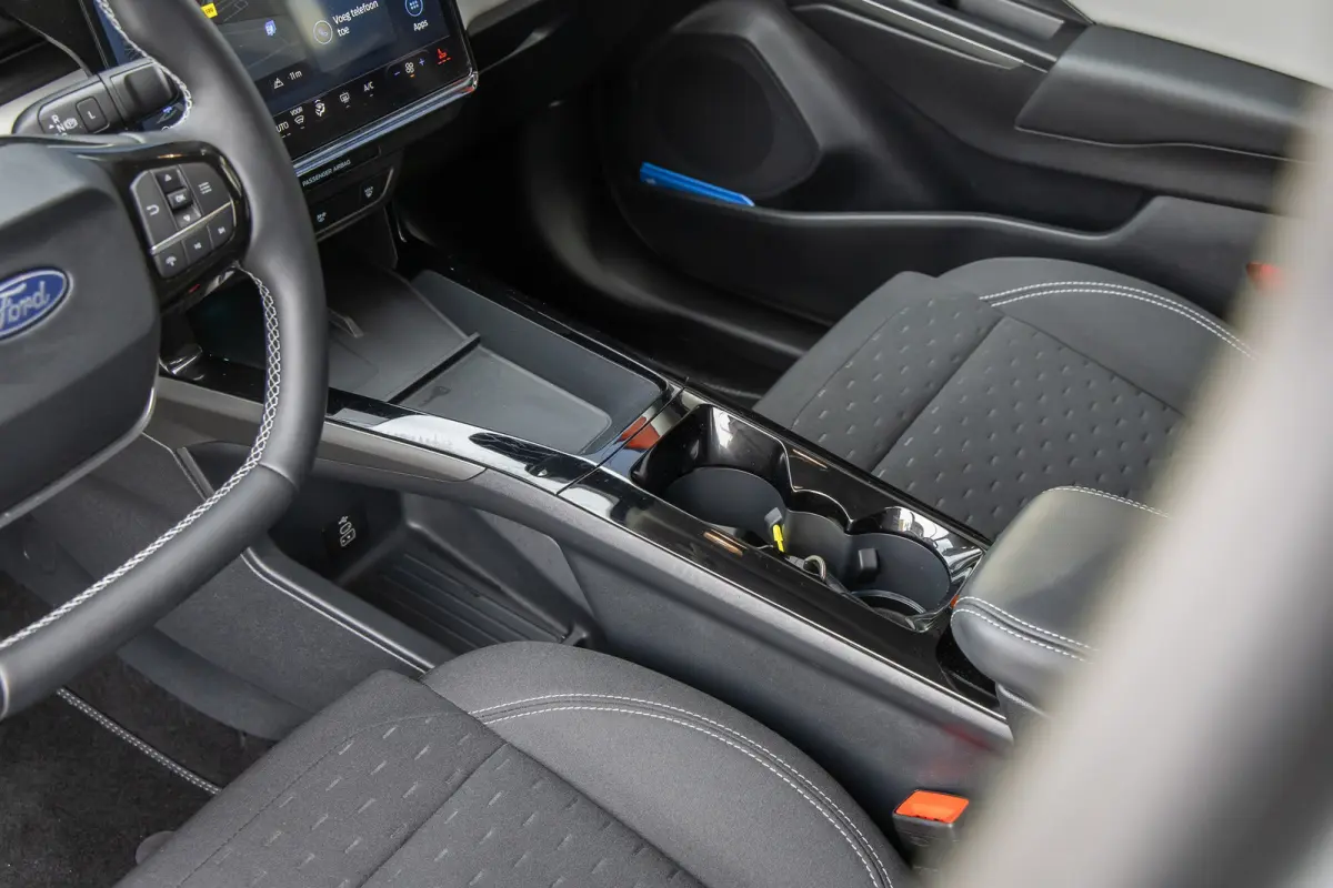 44 kWh | Camera | Stoel/stuur/voorruit verwarming | Apple Carplay/Android Auto | Full-LED | Digitaal dashboard | Nieuwstaat! | Achteruitrijcamera | Apple Carplay/Android Auto|telefoonintegra