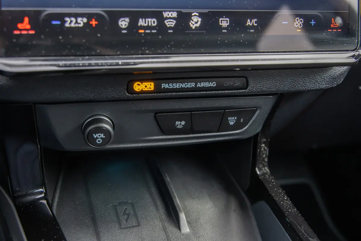 44 kWh | Camera | Stoel/stuur/voorruit verwarming | Apple Carplay/Android Auto | Full-LED | Digitaal dashboard | Nieuwstaat! | Achteruitrijcamera | Apple Carplay/Android Auto|telefoonintegra