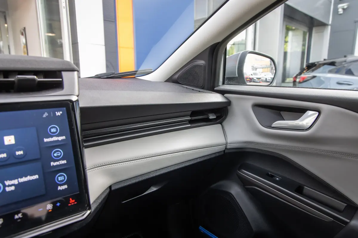 44 kWh | Camera | Stoel/stuur/voorruit verwarming | Apple Carplay/Android Auto | Full-LED | Digitaal dashboard | Nieuwstaat! | Achteruitrijcamera | Apple Carplay/Android Auto|telefoonintegra