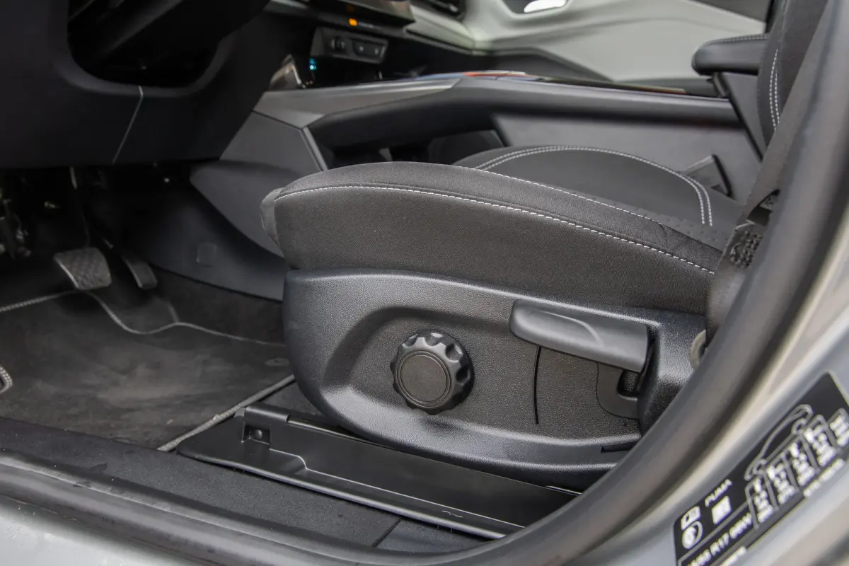 44 kWh | Camera | Stoel/stuur/voorruit verwarming | Apple Carplay/Android Auto | Full-LED | Digitaal dashboard | Nieuwstaat! | Achteruitrijcamera | Apple Carplay/Android Auto|telefoonintegra