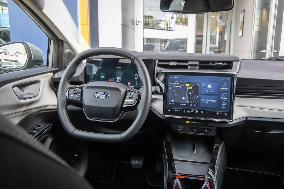44 kWh | Camera | Stoel/stuur/voorruit verwarming | Apple Carplay/Android Auto | Full-LED | Digitaal dashboard | Nieuwstaat! | Achteruitrijcamera | Apple Carplay/Android Auto|telefoonintegra