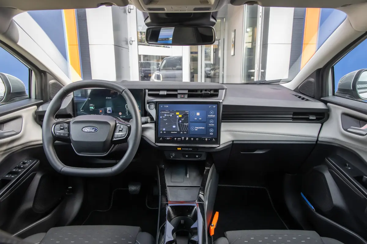 44 kWh | Camera | Stoel/stuur/voorruit verwarming | Apple Carplay/Android Auto | Full-LED | Digitaal dashboard | Nieuwstaat! | Achteruitrijcamera | Apple Carplay/Android Auto|telefoonintegra
