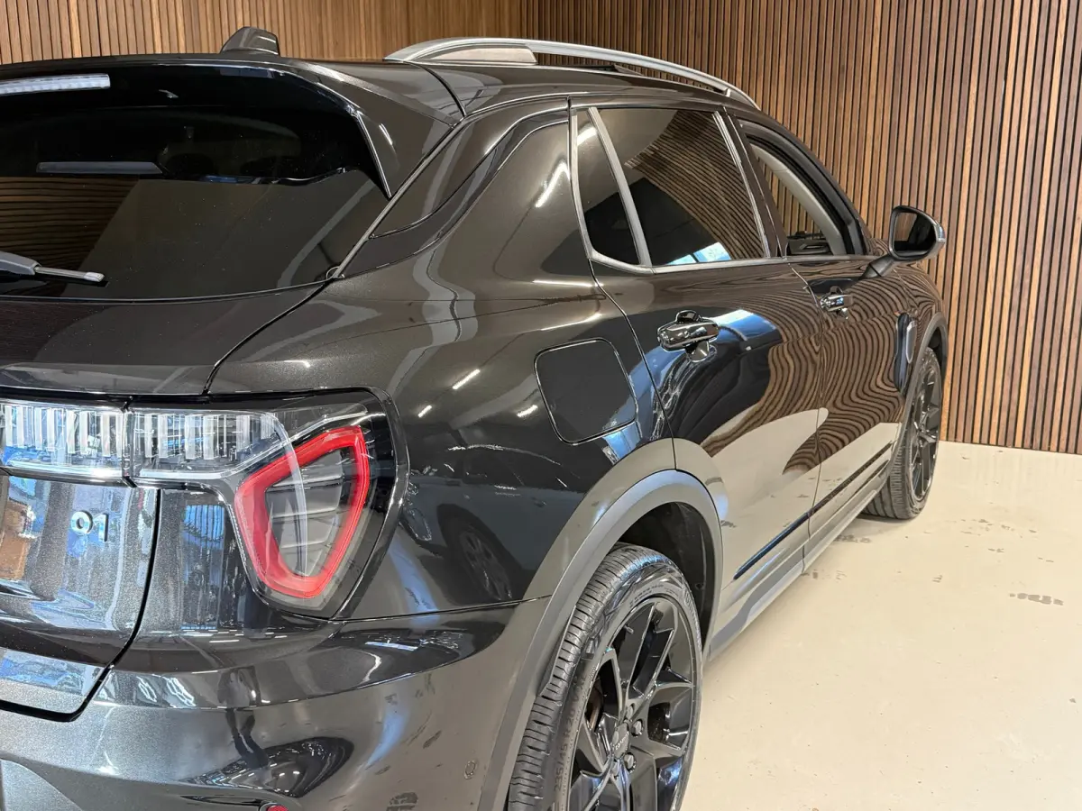 1.5 PHEV - Black Line