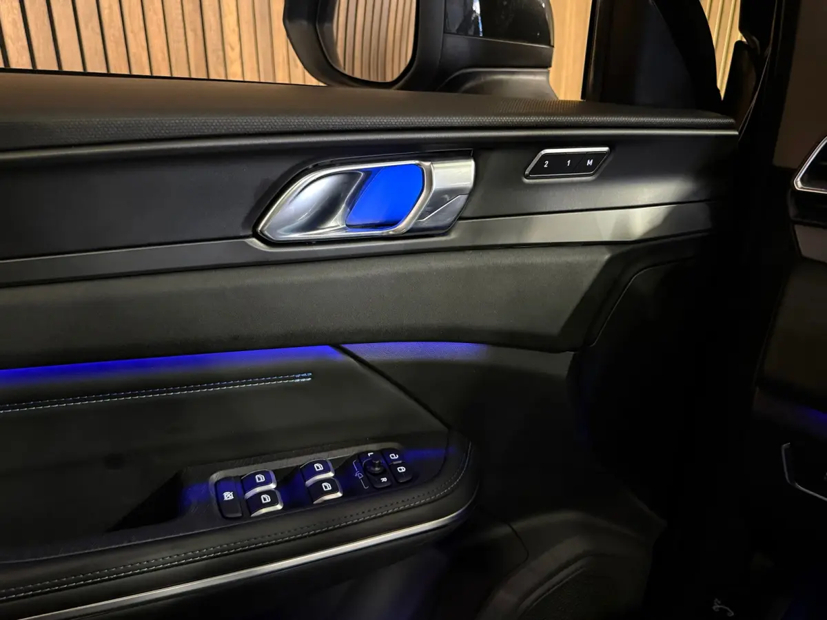 1.5 PHEV - Black Line