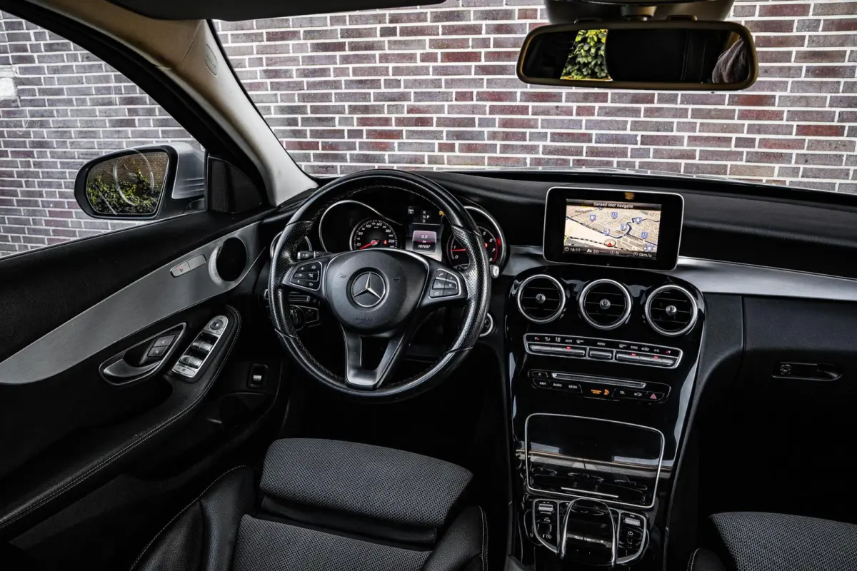 180 Prestige | Panoramadak | Trekhaak | LED | Stoelverwarming | Dodehoekdetectie | Dealeronderhouden