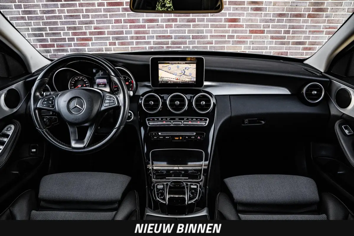 180 Prestige | Panoramadak | Trekhaak | LED | Stoelverwarming | Dodehoekdetectie | Dealeronderhouden