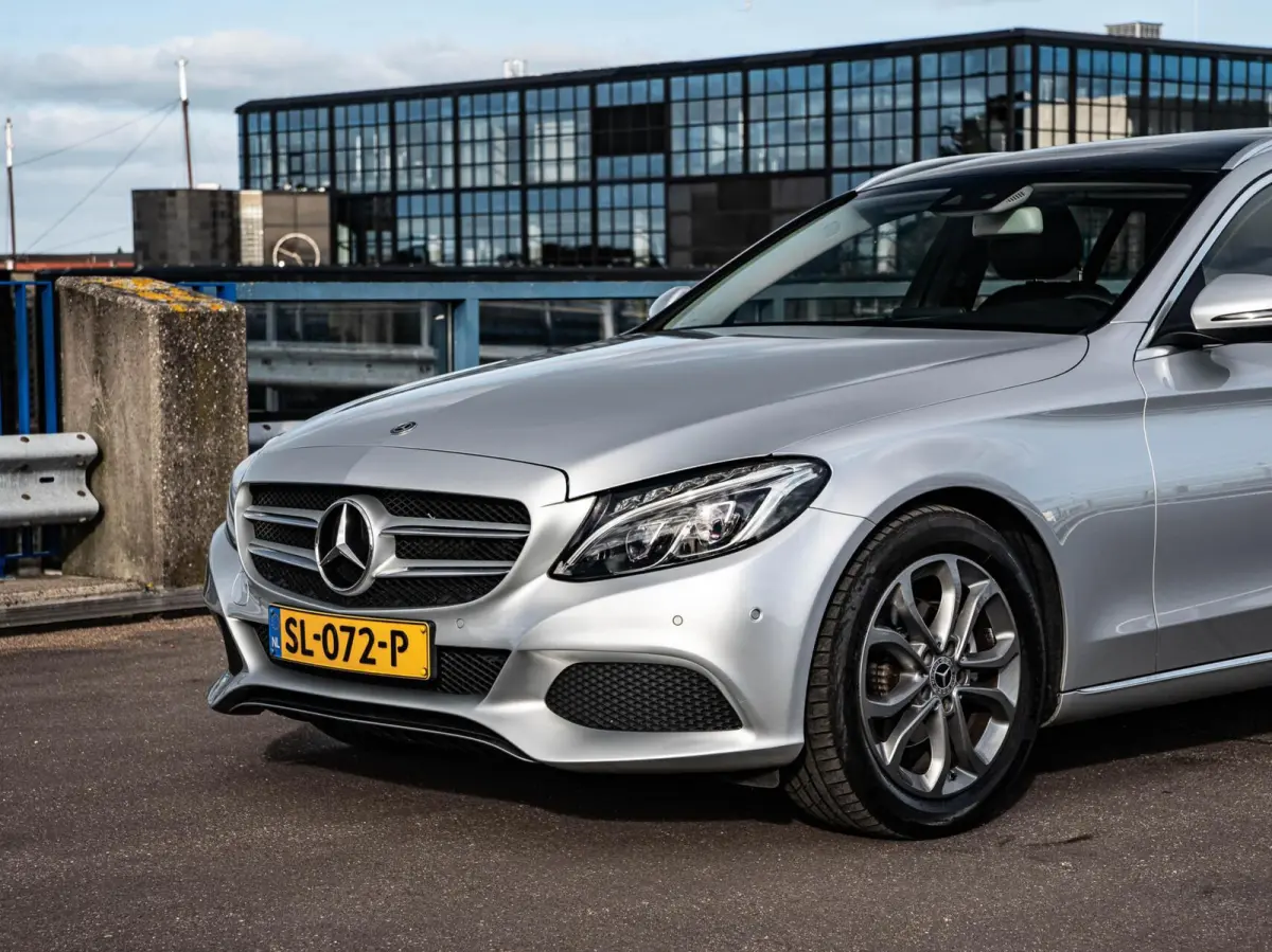 180 Prestige | Panoramadak | Trekhaak | LED | Stoelverwarming | Dodehoekdetectie | Dealeronderhouden