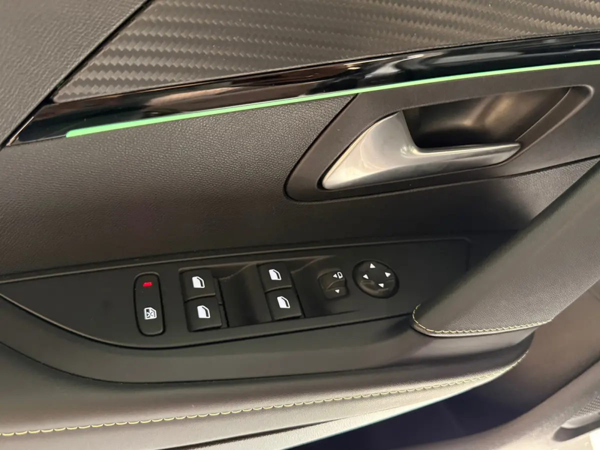 GT 1.2 PureTech|3x GT|KEYLESS|CAMERA 360|DIGITAL 3D DASH|STOELVERW|SFEERVERL|HALF LEDER|CARPLAY