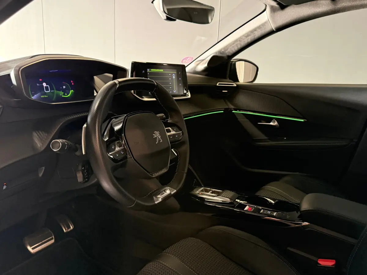 GT 1.2 PureTech|3x GT|KEYLESS|CAMERA 360|DIGITAL 3D DASH|STOELVERW|SFEERVERL|HALF LEDER|CARPLAY