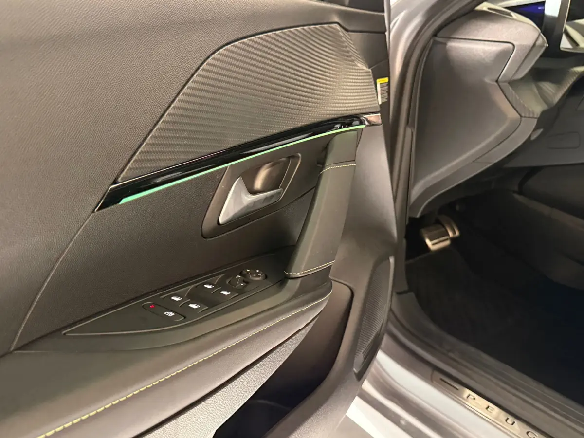 GT 1.2 PureTech|3x GT|KEYLESS|CAMERA 360|DIGITAL 3D DASH|STOELVERW|SFEERVERL|HALF LEDER|CARPLAY