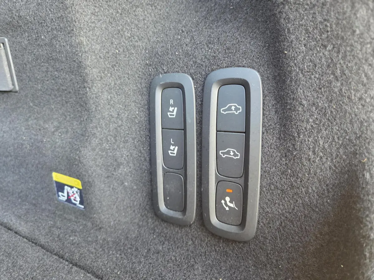 2.0 T5 AWD R-Design | Panorama/Trekhaak/Luchtvering/HUD/360 | 1e Eigenaar / Dealer onderhouden