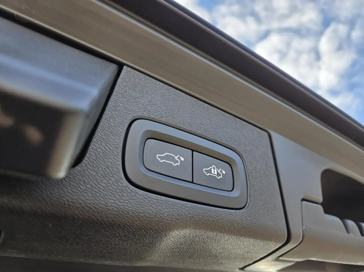 2.0 T5 AWD R-Design | Panorama/Trekhaak/Luchtvering/HUD/360 | 1e Eigenaar / Dealer onderhouden