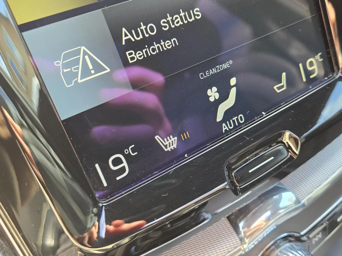 2.0 T5 AWD R-Design | Panorama/Trekhaak/Luchtvering/HUD/360 | 1e Eigenaar / Dealer onderhouden