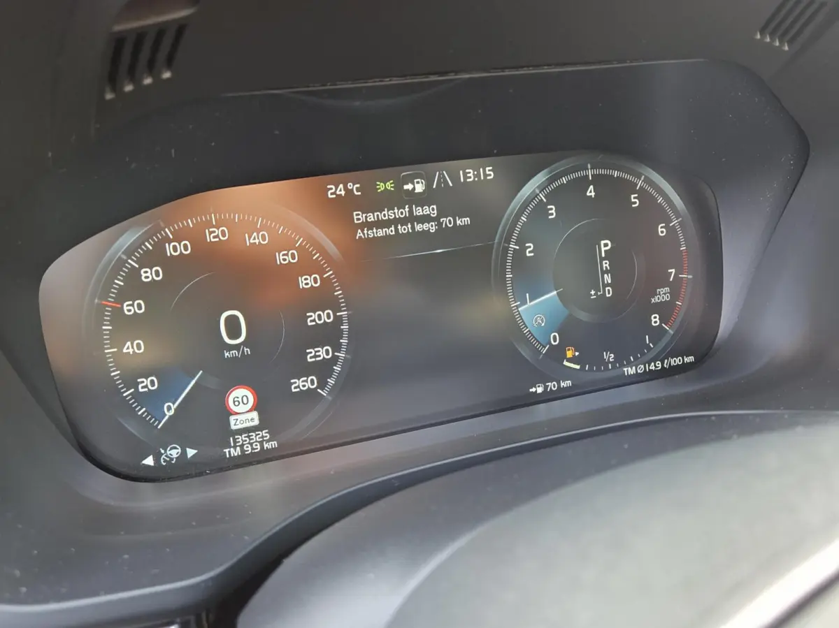 2.0 T5 AWD R-Design | Panorama/Trekhaak/Luchtvering/HUD/360 | 1e Eigenaar / Dealer onderhouden