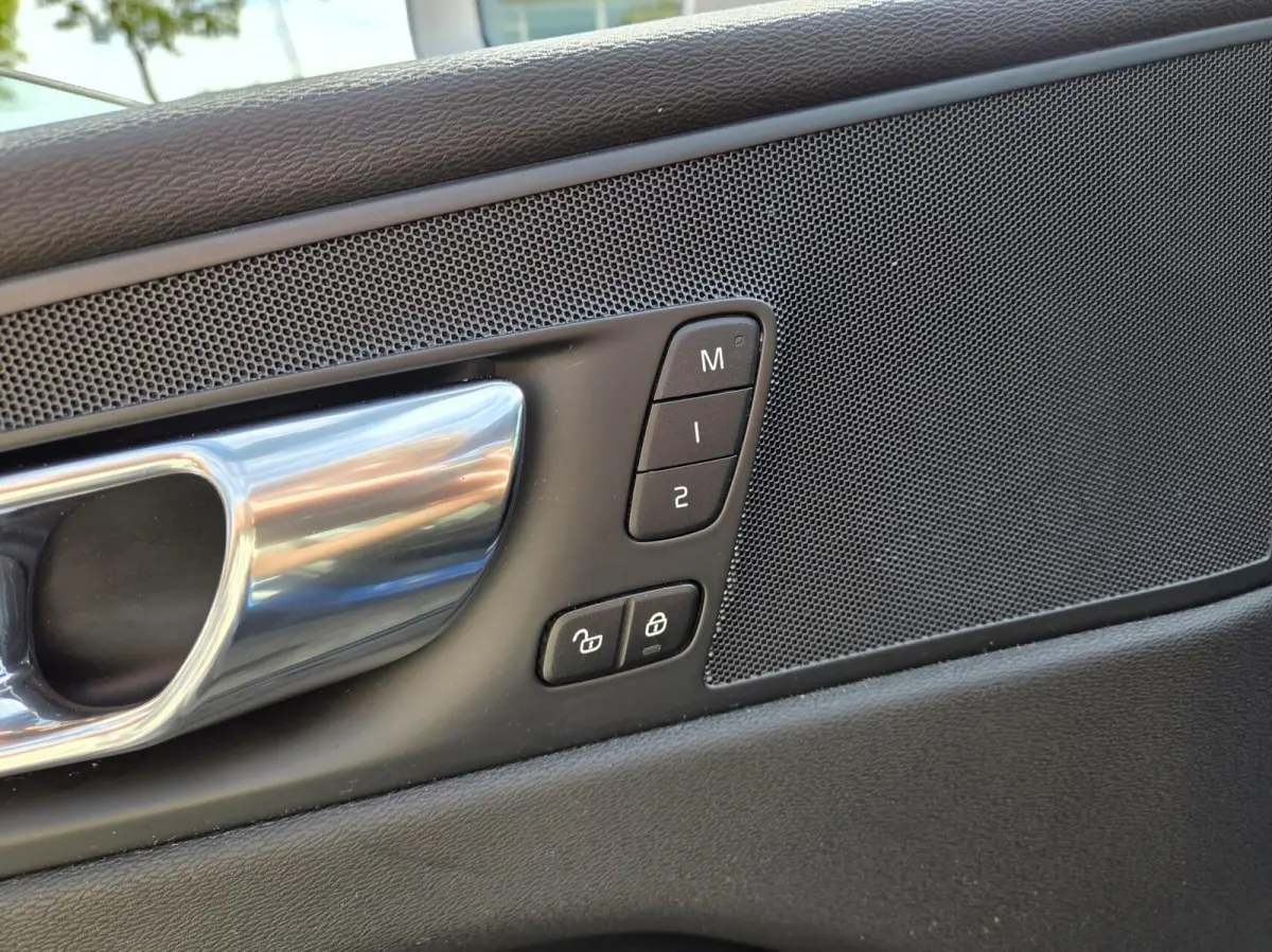 2.0 T5 AWD R-Design | Panorama/Trekhaak/Luchtvering/HUD/360 | 1e Eigenaar / Dealer onderhouden
