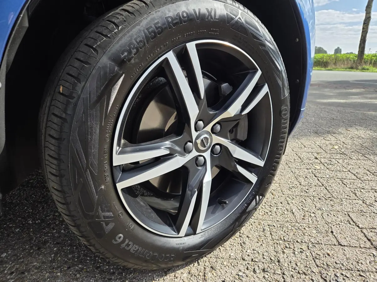 2.0 T5 AWD R-Design | Panorama/Trekhaak/Luchtvering/HUD/360 | 1e Eigenaar / Dealer onderhouden