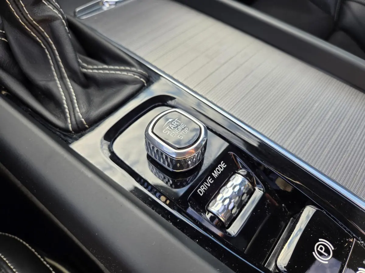2.0 T5 AWD R-Design | Panorama/Trekhaak/Luchtvering/HUD/360 | 1e Eigenaar / Dealer onderhouden