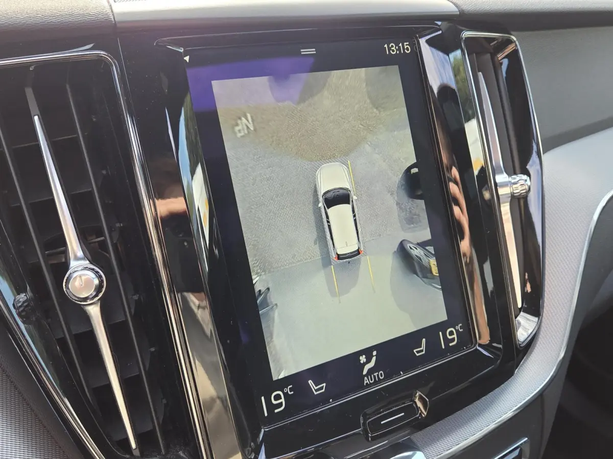 2.0 T5 AWD R-Design | Panorama/Trekhaak/Luchtvering/HUD/360 | 1e Eigenaar / Dealer onderhouden