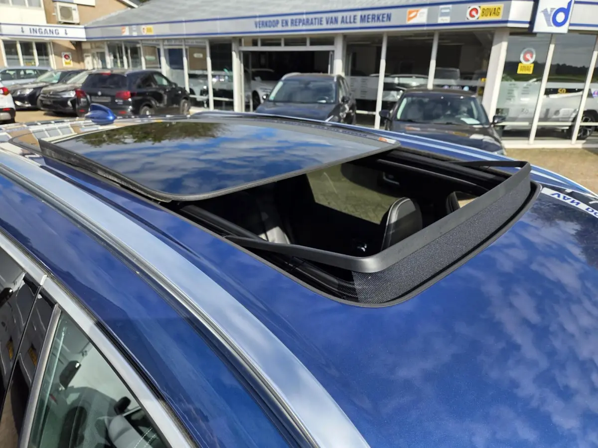 2.0 T5 AWD R-Design | Panorama/Trekhaak/Luchtvering/HUD/360 | 1e Eigenaar / Dealer onderhouden